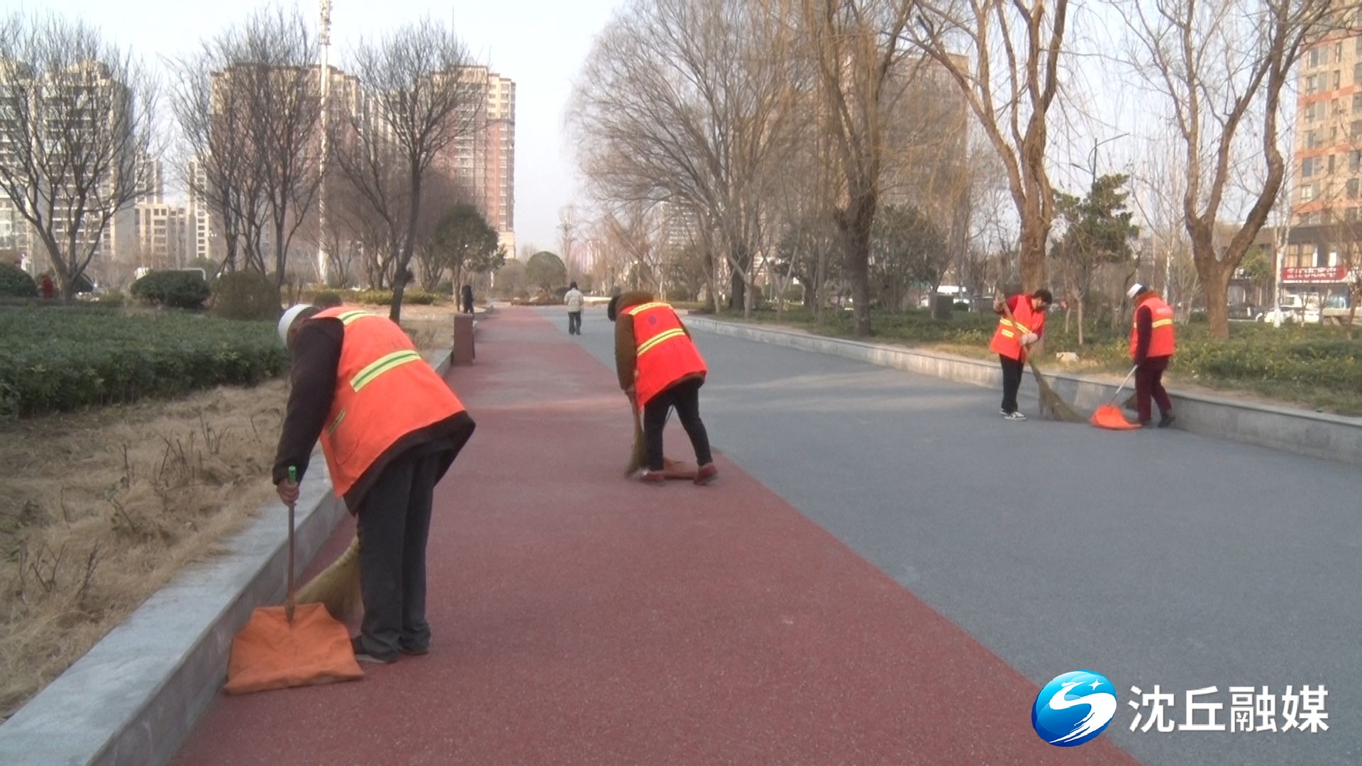 【2024-2-12】春节我在岗超市春节不打烊 员工服务“不打折”(7).jpg 【2024-2-12】春节我在岗超市春节不打烊 员工服务“不打折”(7).jpg