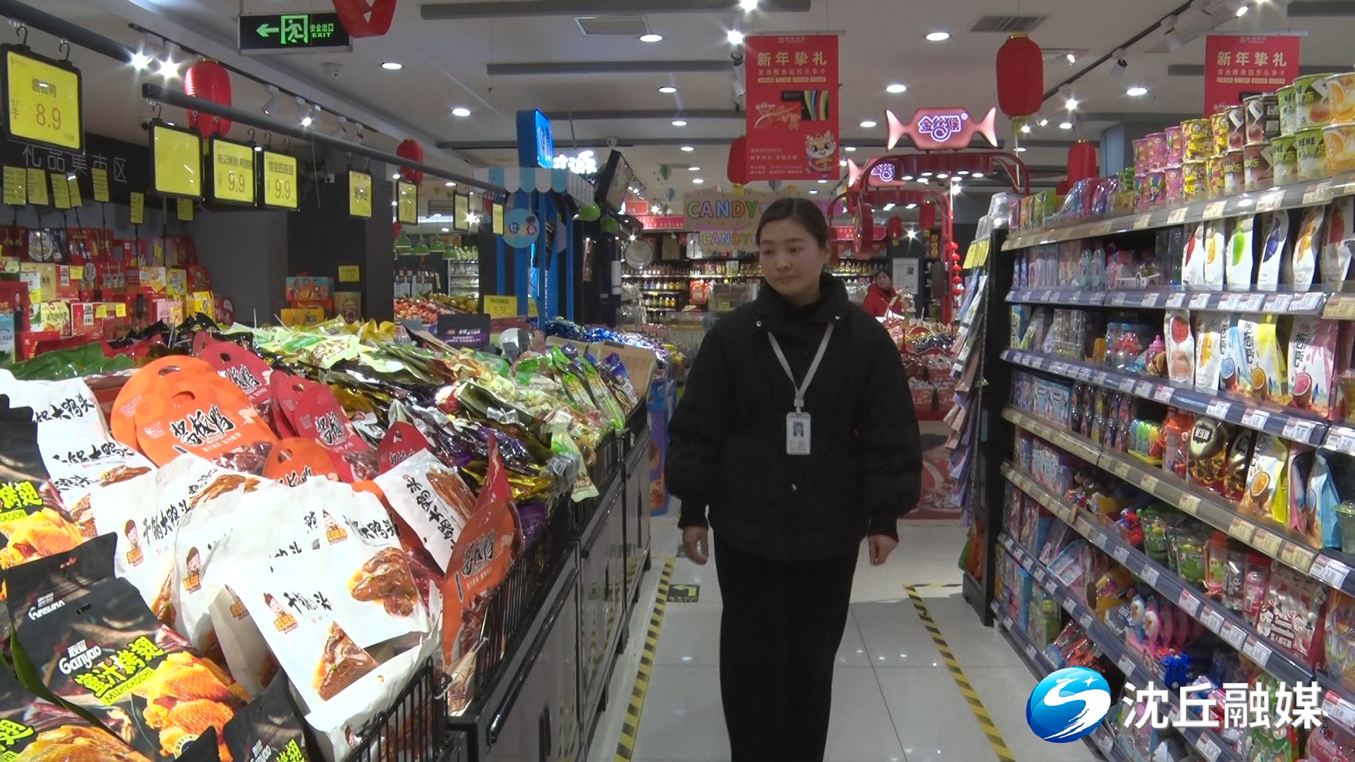 【2024-2-12】春节我在岗超市春节不打烊 员工服务“不打折”(3).jpg 【2024-2-12】春节我在岗超市春节不打烊 员工服务“不打折”(3).jpg